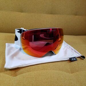 *BRAND NEW* OAKLEY FlightDeck Goggles (White w/ PRIZM Snow Torch) (BU0004)